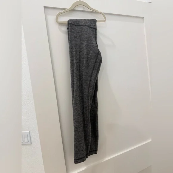 Lululemon Align Leggings 25” Size 6 Heathered Grey (Like New) - Picture 4 of 6